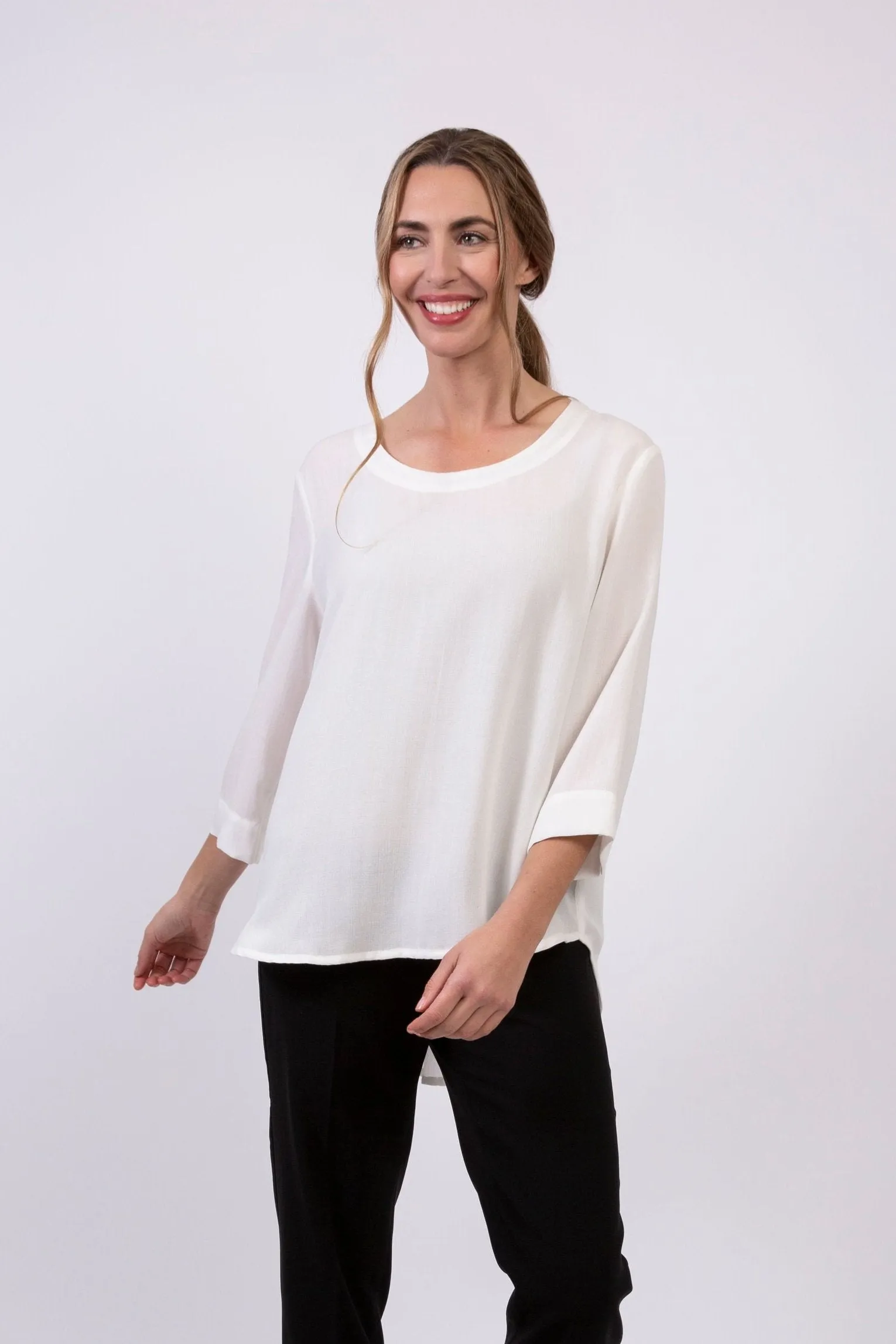 AA210 - Anastasia Linen Pullover w/ Pleated Back